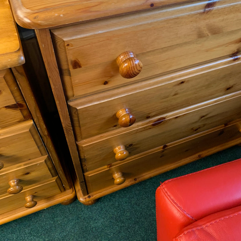 Chest of drawers