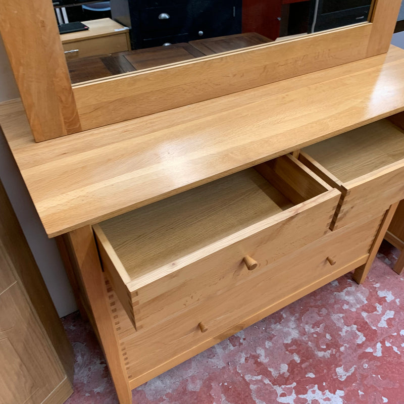 Chest of drawers