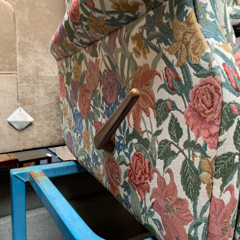 Recliner armchair