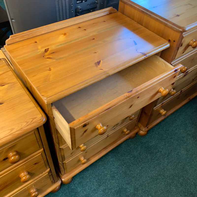 Chest of drawers