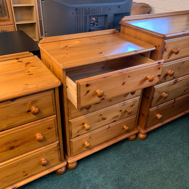 Chest of drawers