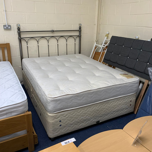 Kingsize bed