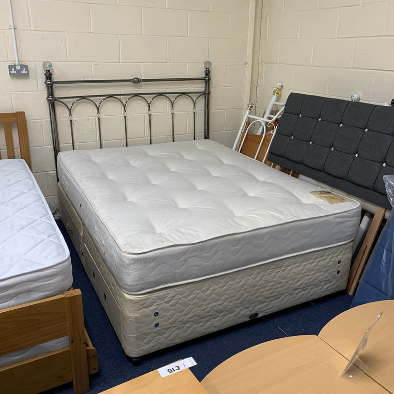 Kingsize bed
