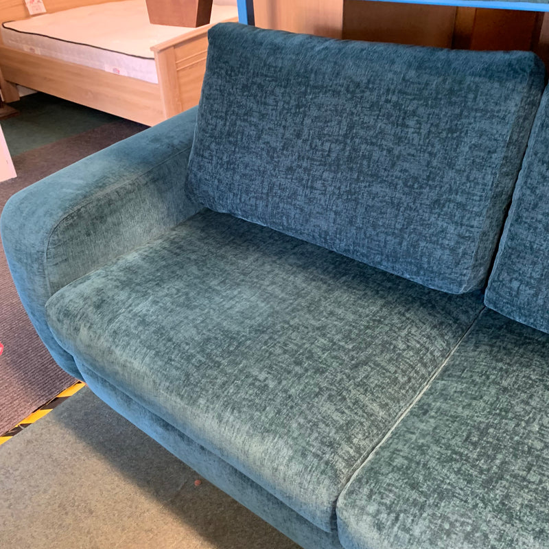 4 seater sofa and cuddle chair