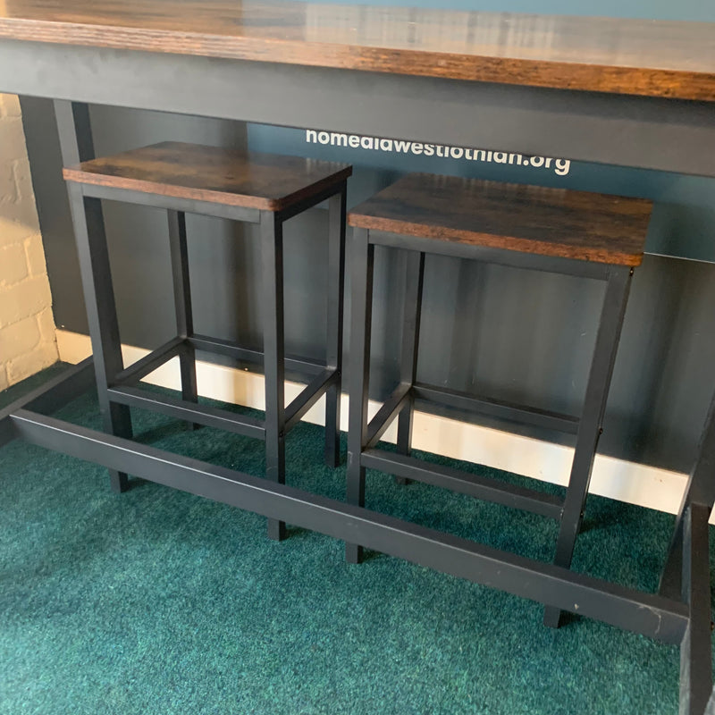 Breakfast bar and stools