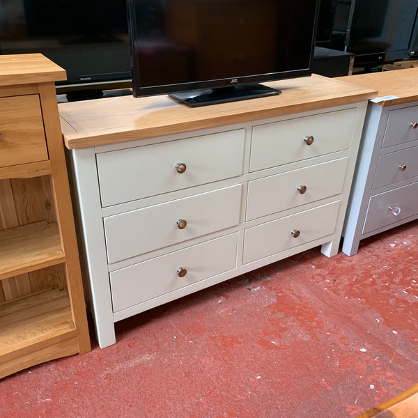 Chest of drawers