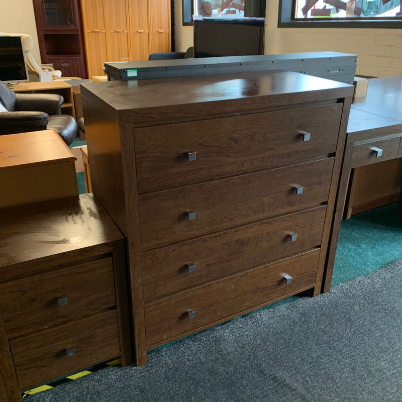 Chest of drawers