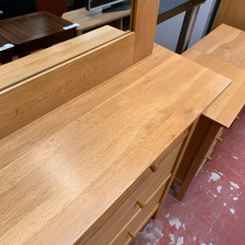 Chest of drawers