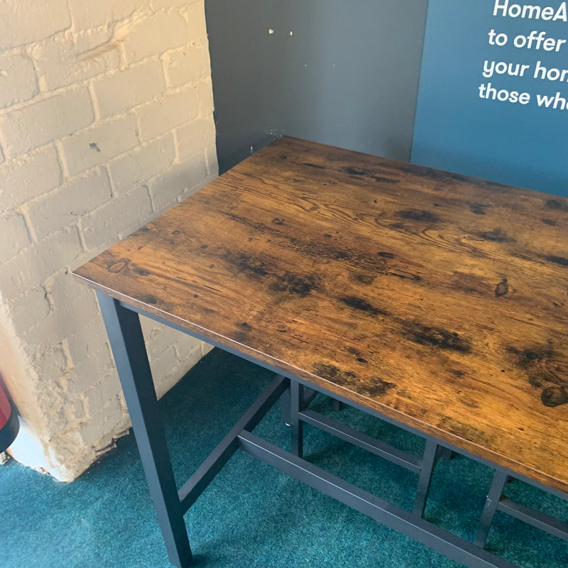 Breakfast bar and stools