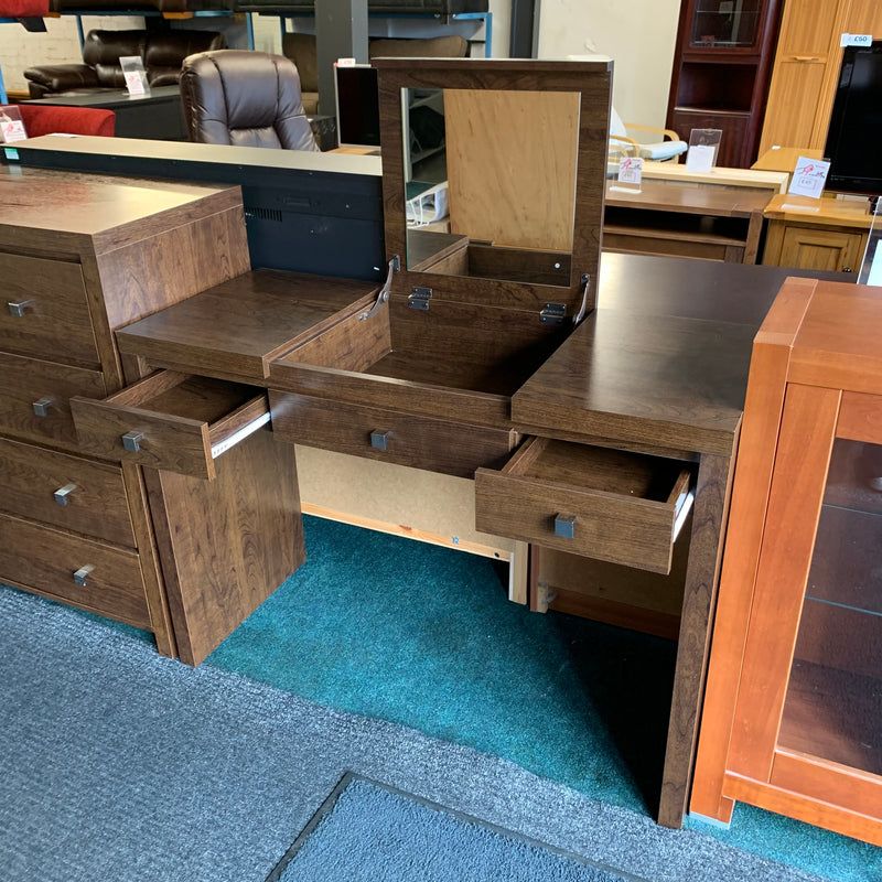 Dressing table