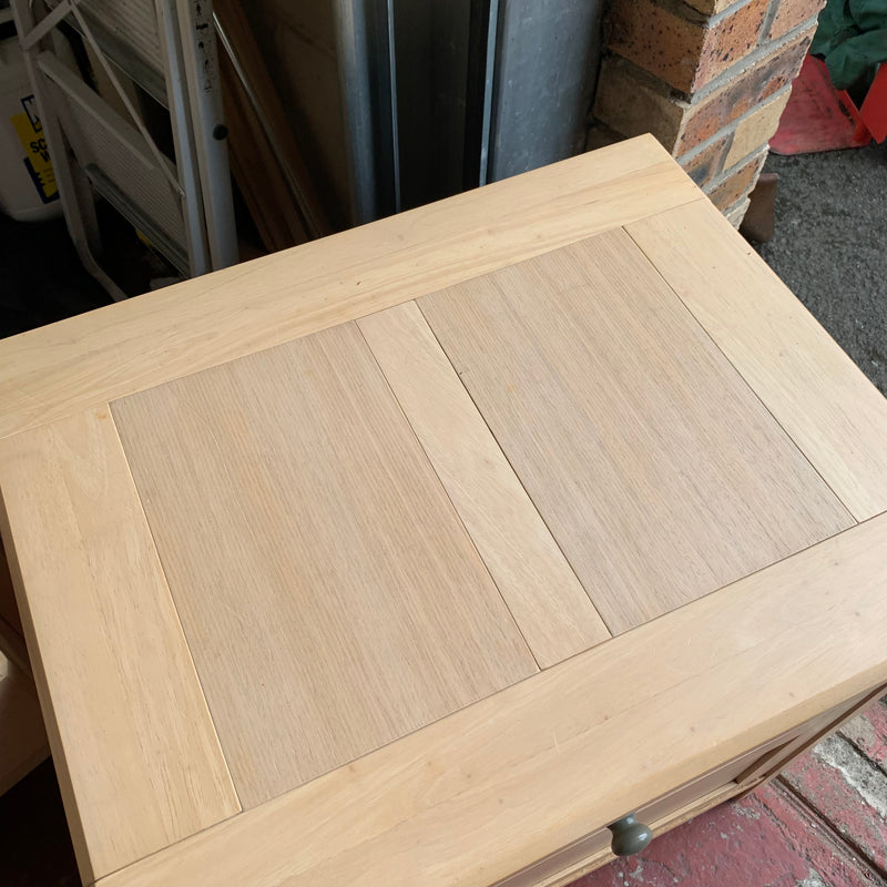 Bedside cabinets