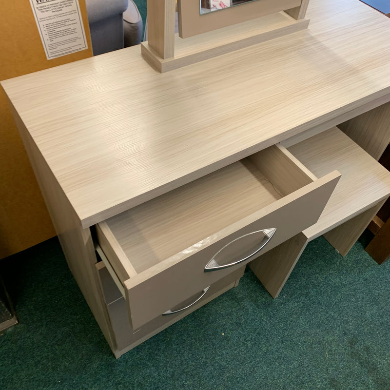 Dressing table