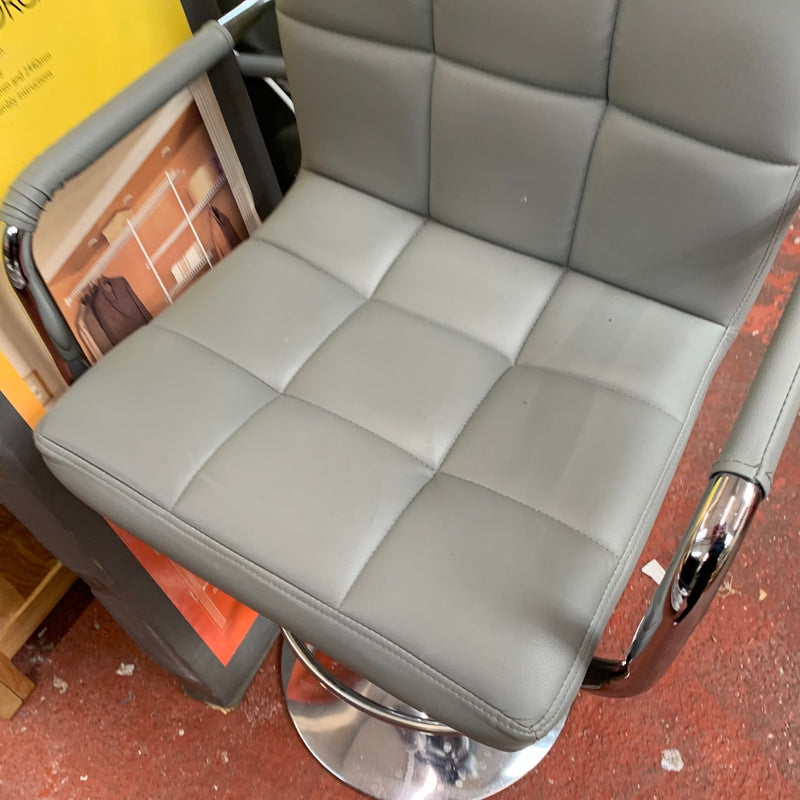 Bar stool