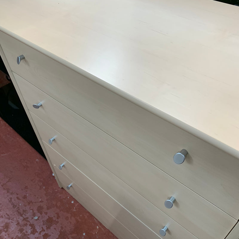 Chest of drawers