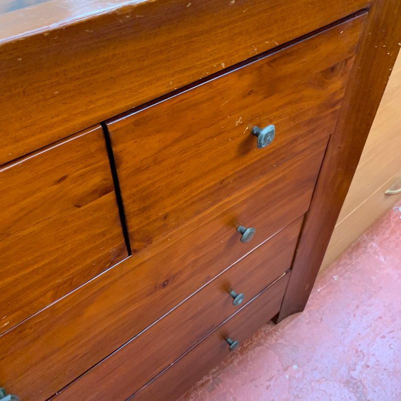Chest of drawers