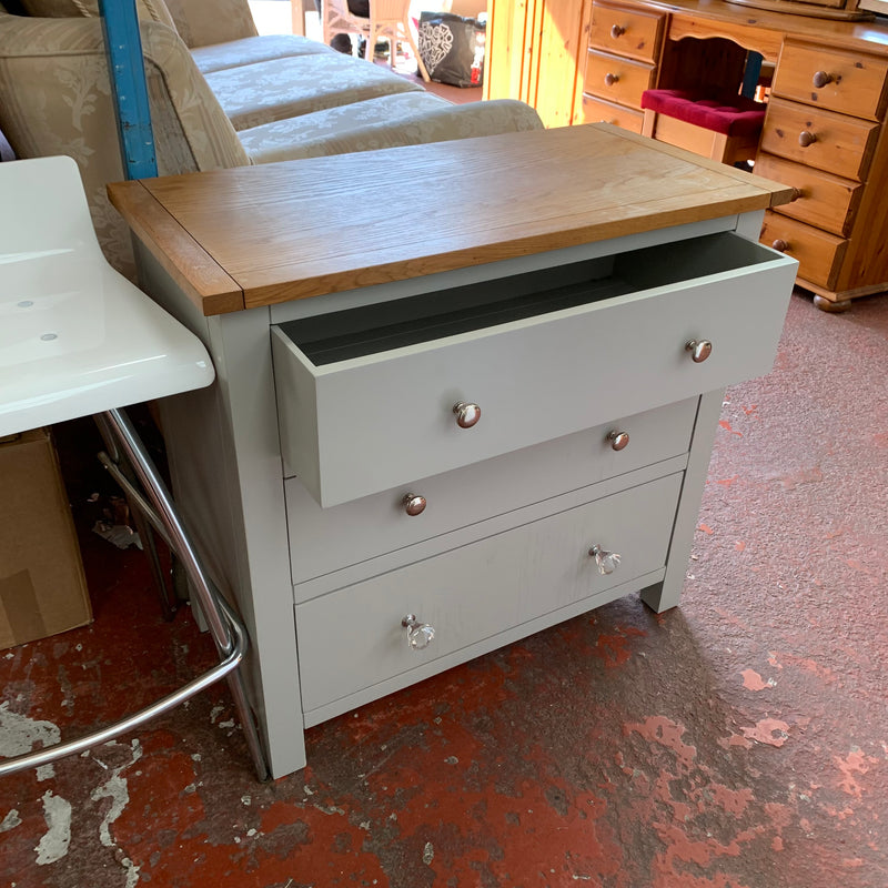 Chest of drawers