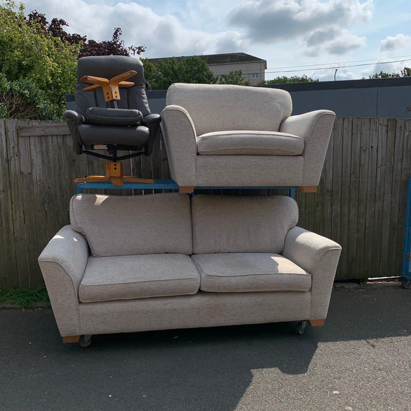 4 seater sofa and cuddle chair