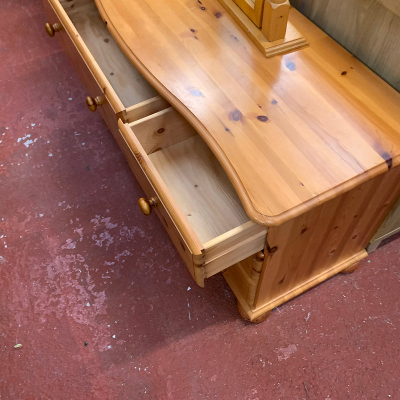 Chest of drawers