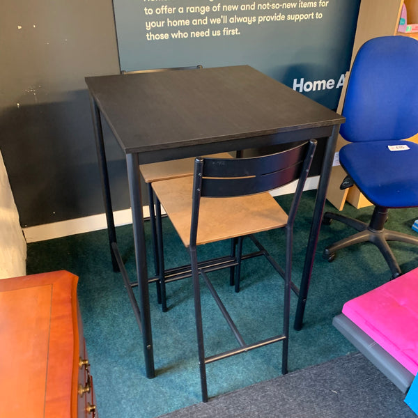 Breakfast bar and stools
