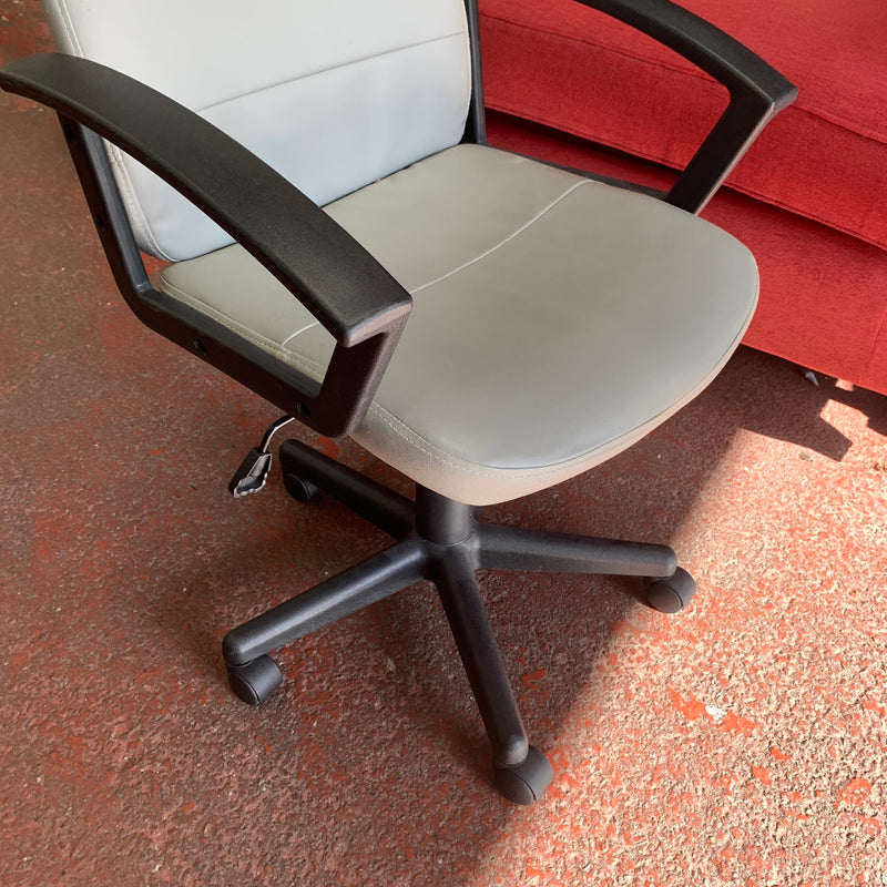 Desk chair