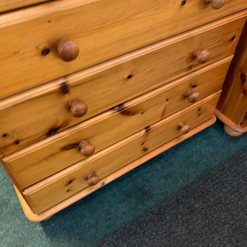 Chest of drawers
