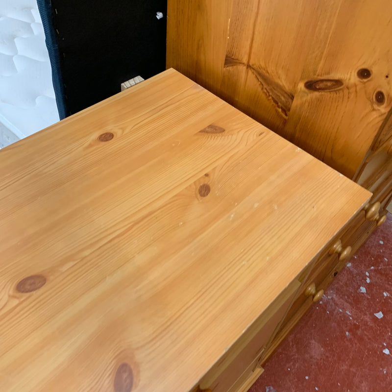 Chest of drawers