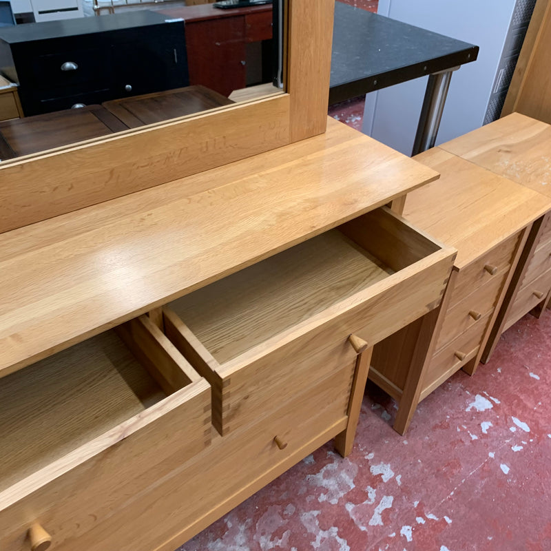 Chest of drawers