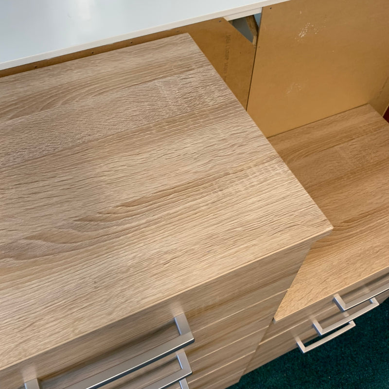 Chest of drawers