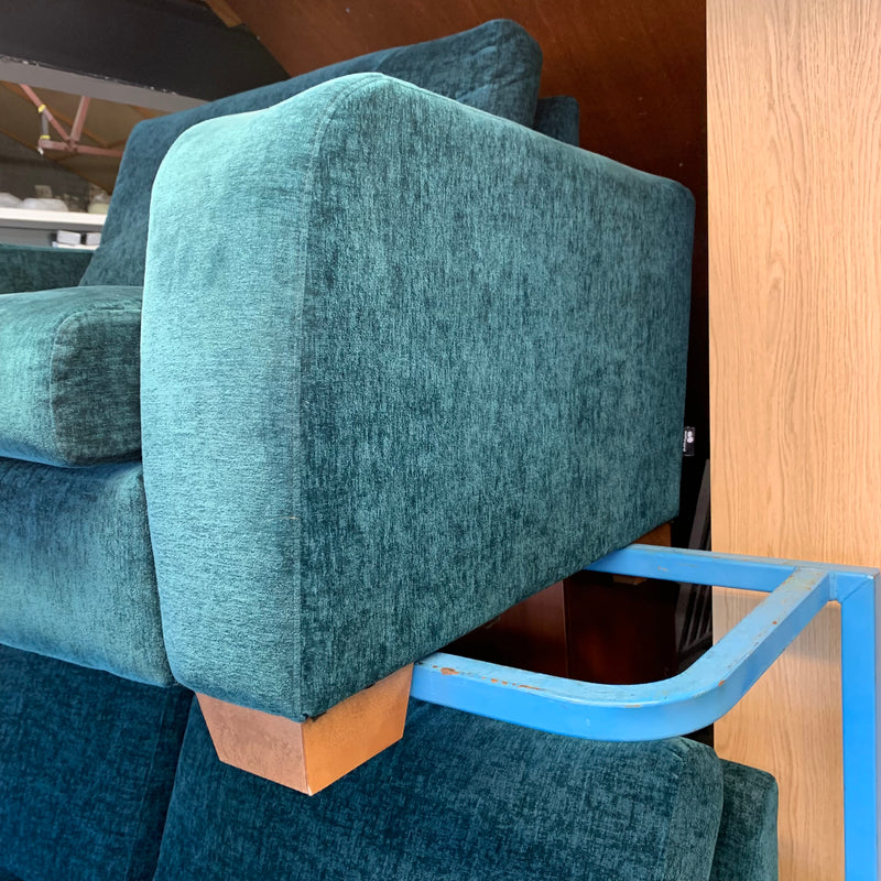 4 seater sofa and cuddle chair