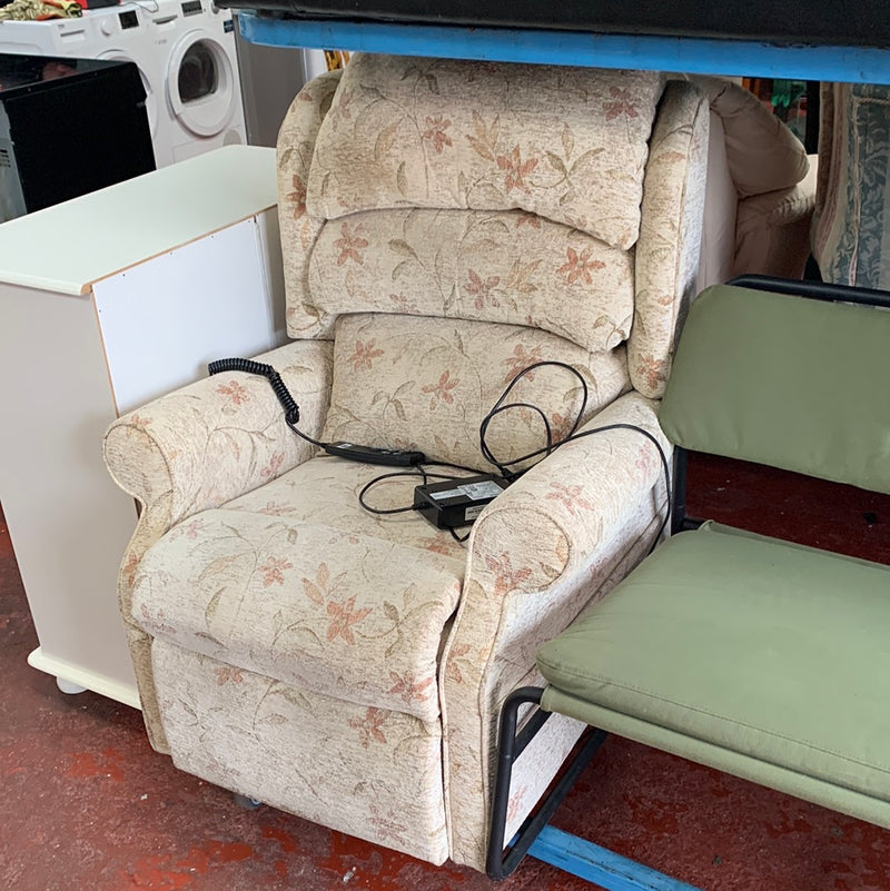 Rise and recliner