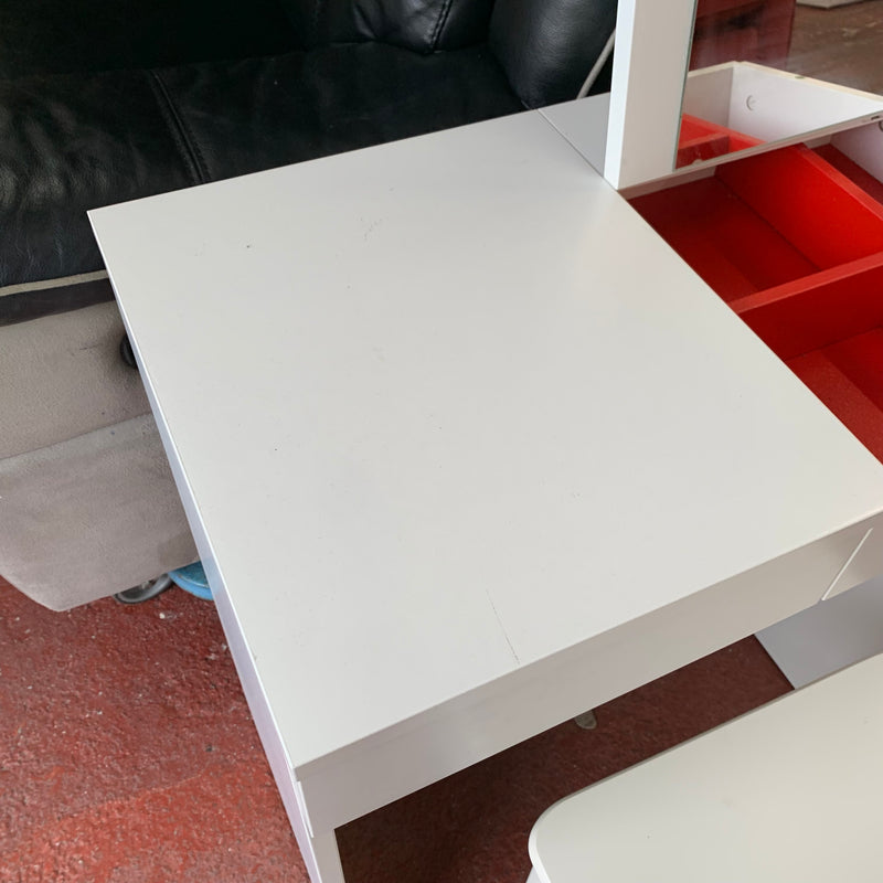 Dressing table