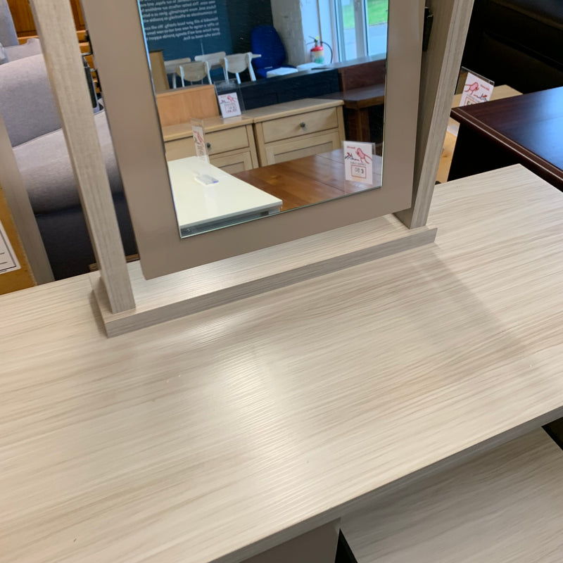 Dressing table