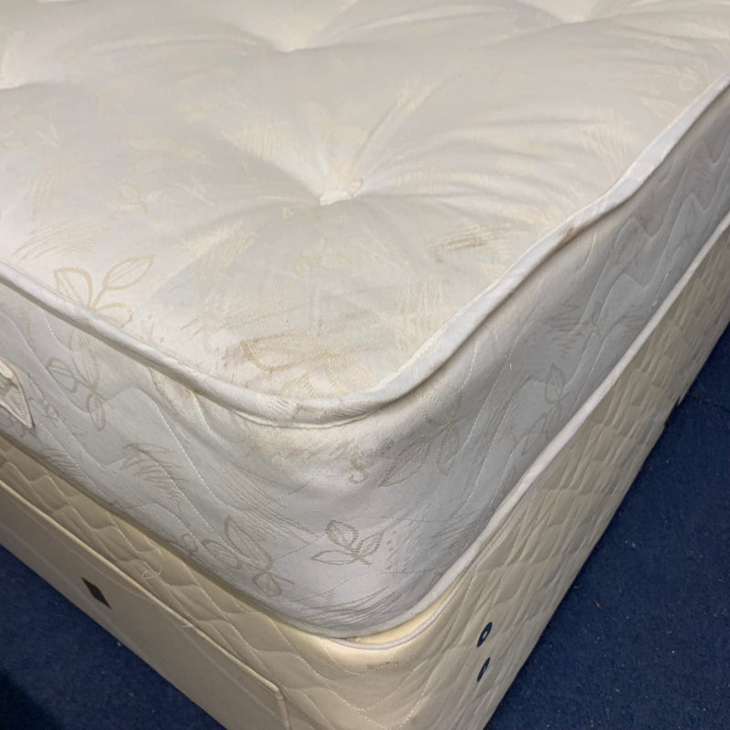 Kingsize bed