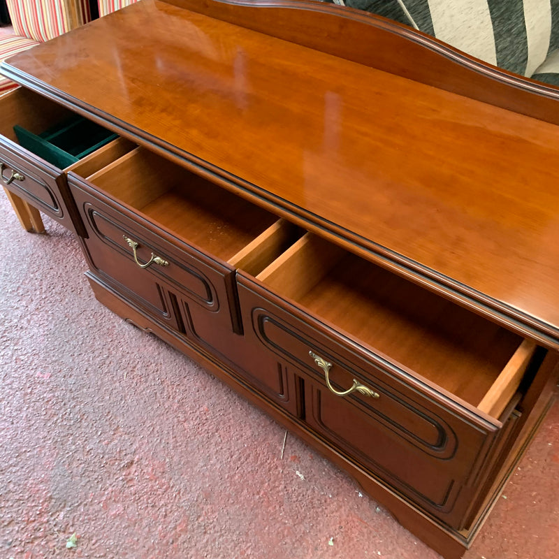 Sideboard
