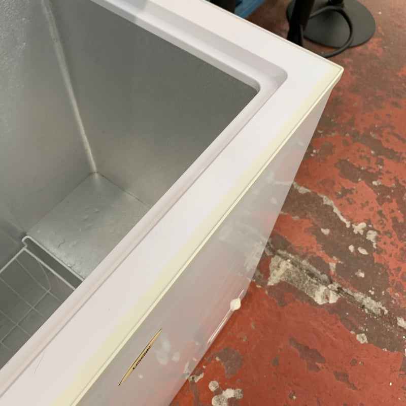 LOGIK freezer