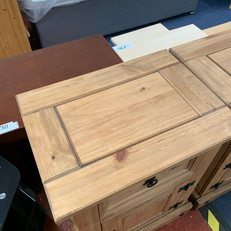 Bedside cabinets