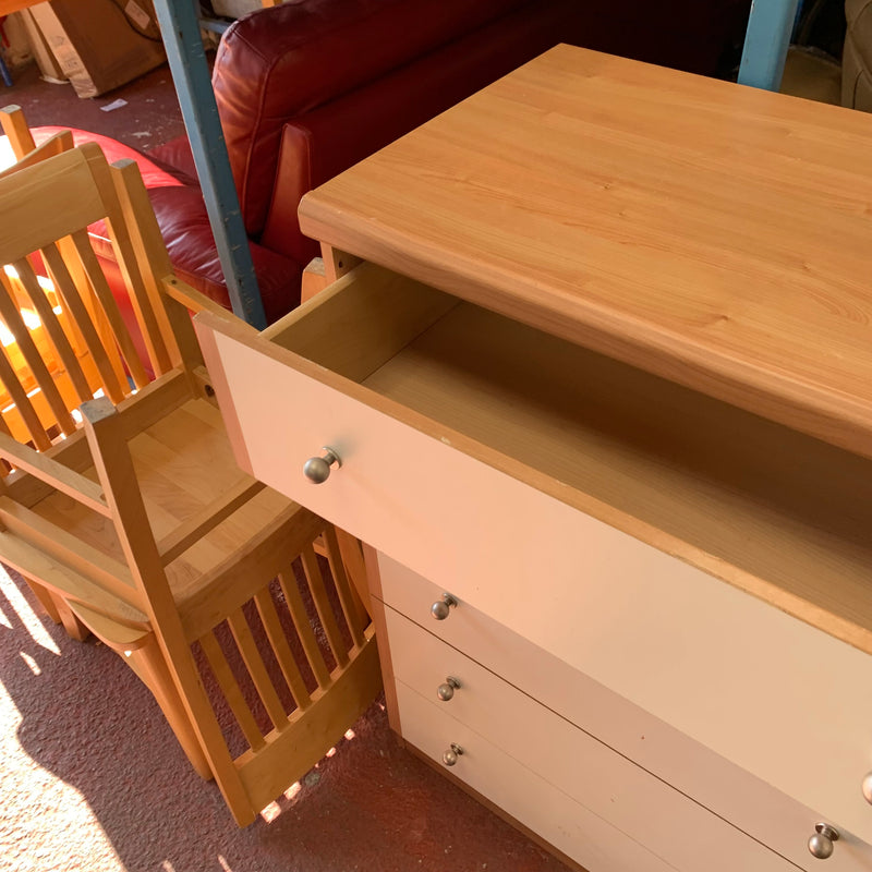 Chest of drawers