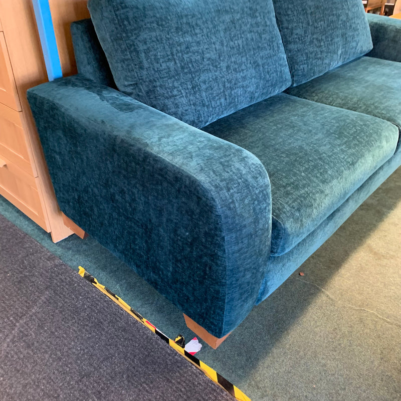4 seater sofa and cuddle chair
