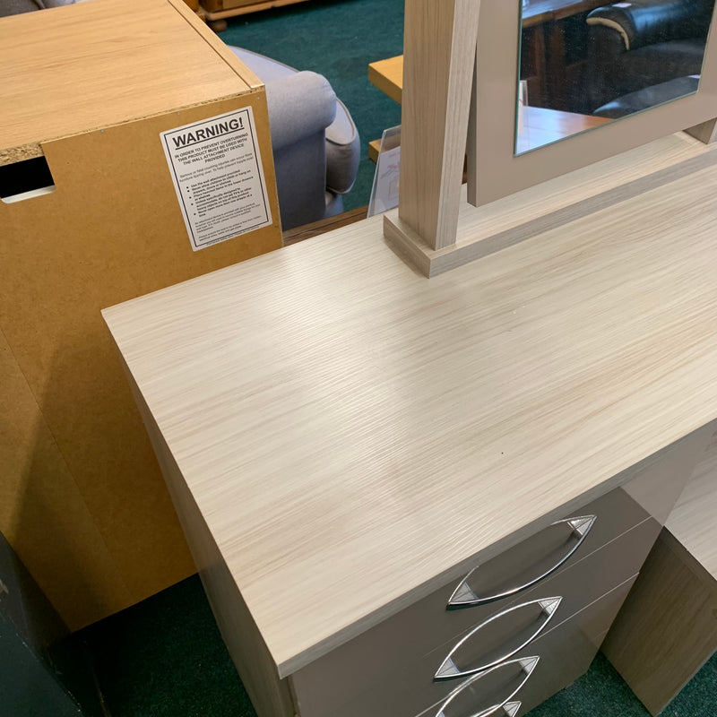 Dressing table