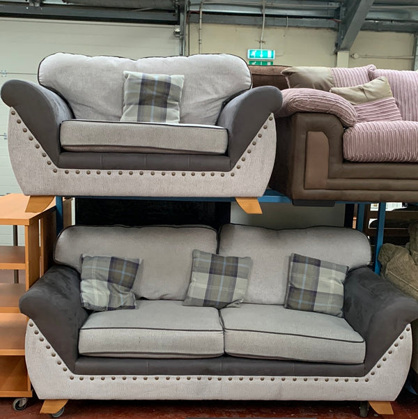 3 seater sofa and cuddle chair