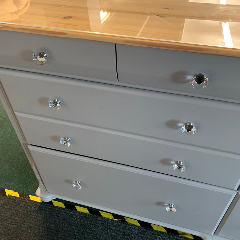 Chest of drawers