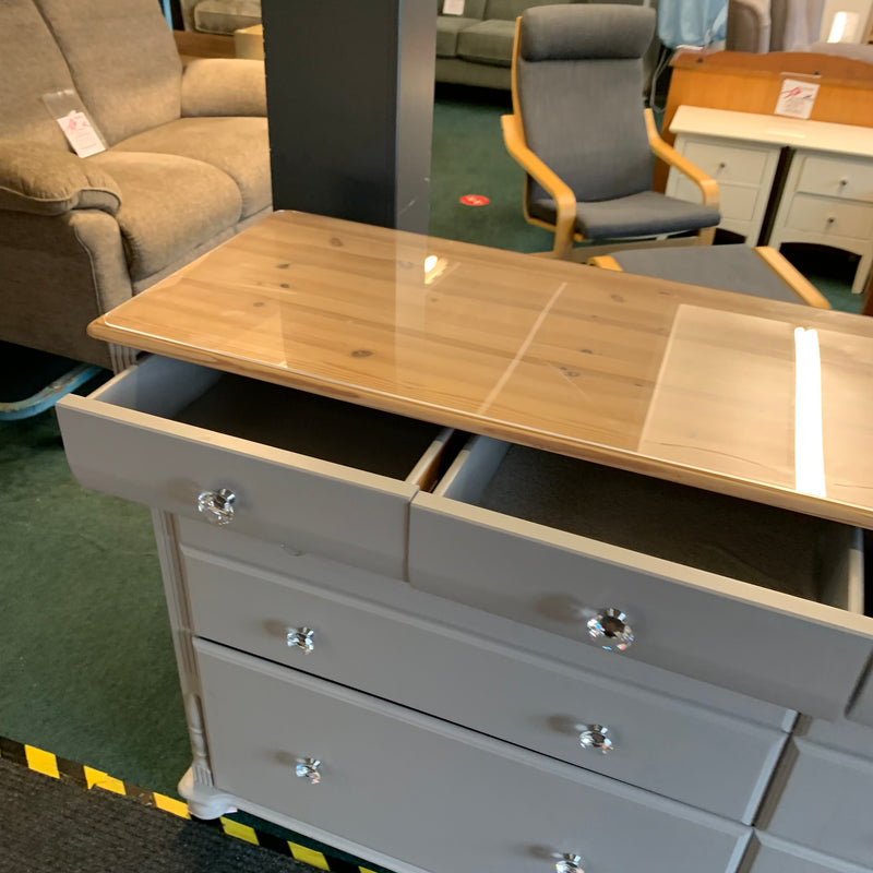 Chest of drawers
