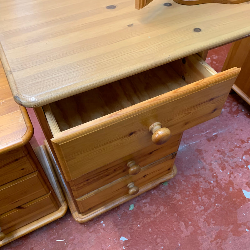 Dressing table