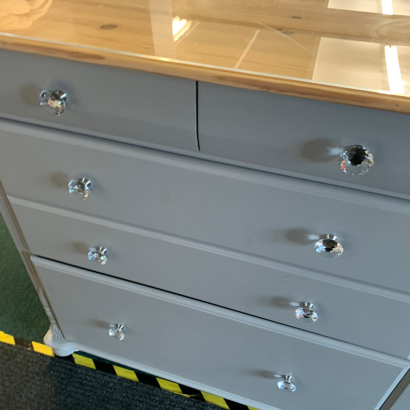 Chest of drawers