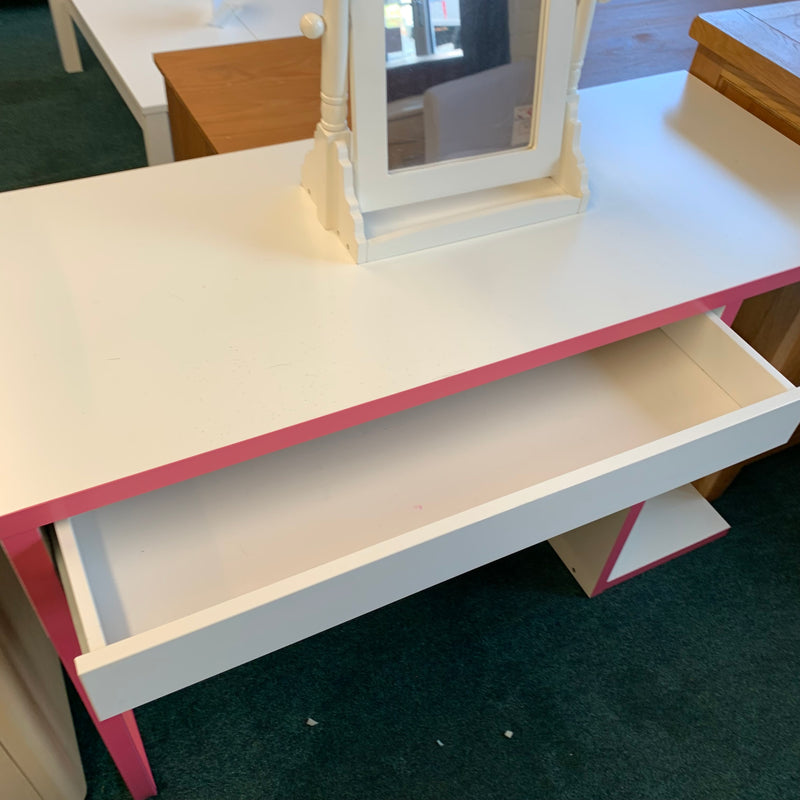 Dressing table