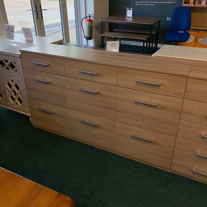 Chest of drawers