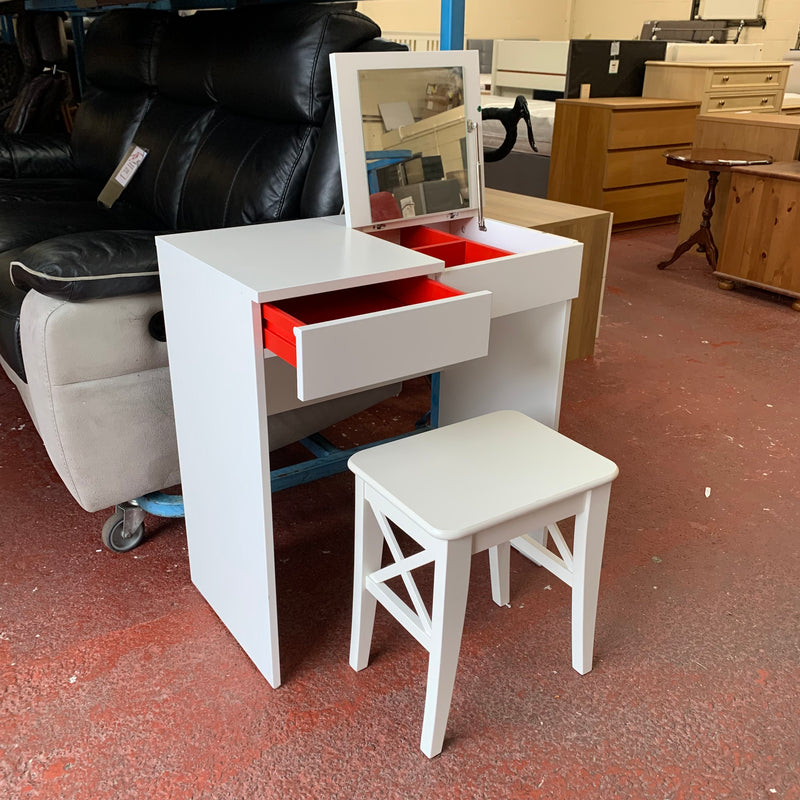 Dressing table