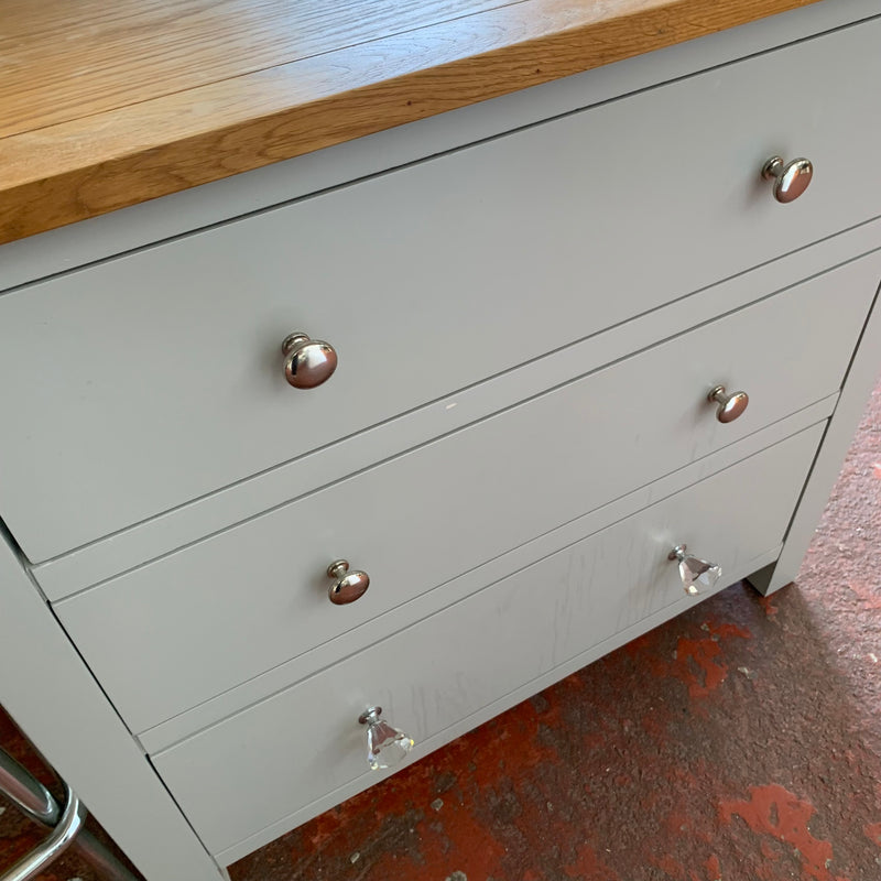 Chest of drawers
