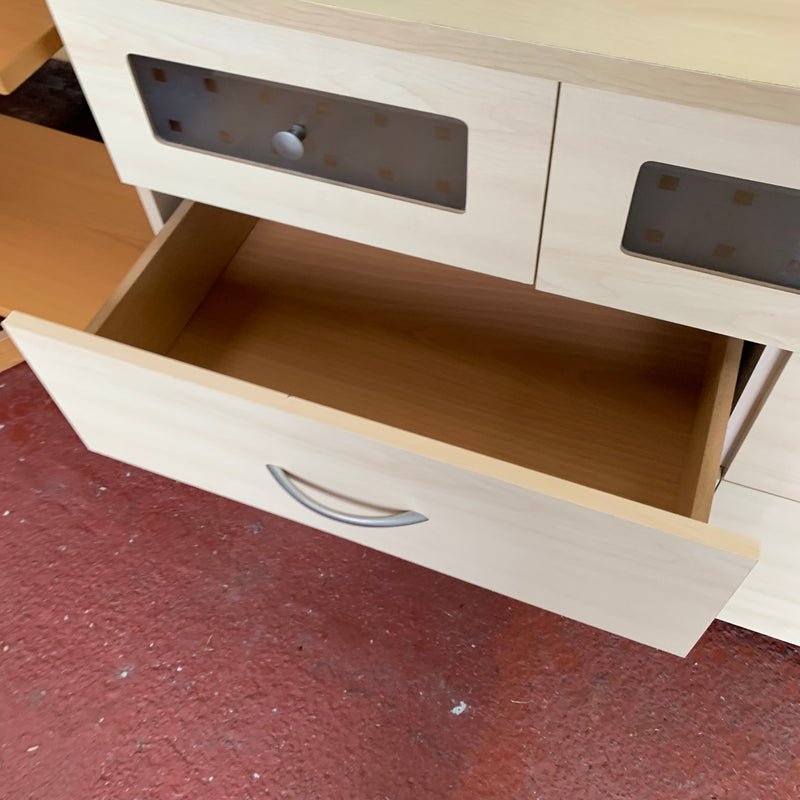 Chest of drawers