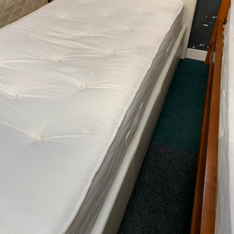 Single ottoman bed